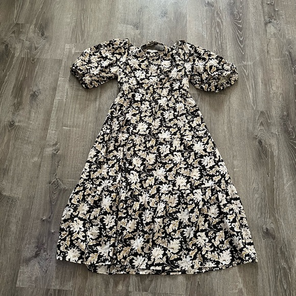 Moon River Cut Out Halter Floral Print Midi Dress - Picture 2 of 7